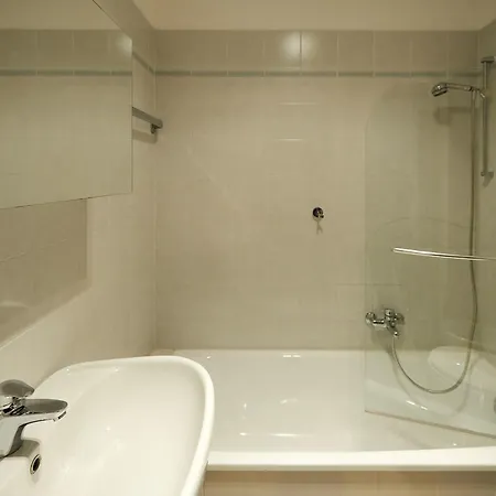 Welcome Traveller La Perla